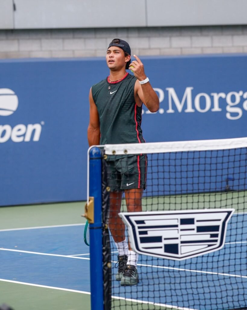 Em jogo dramático, Guto Miguel salva match points e avança à semifinal no US Open
